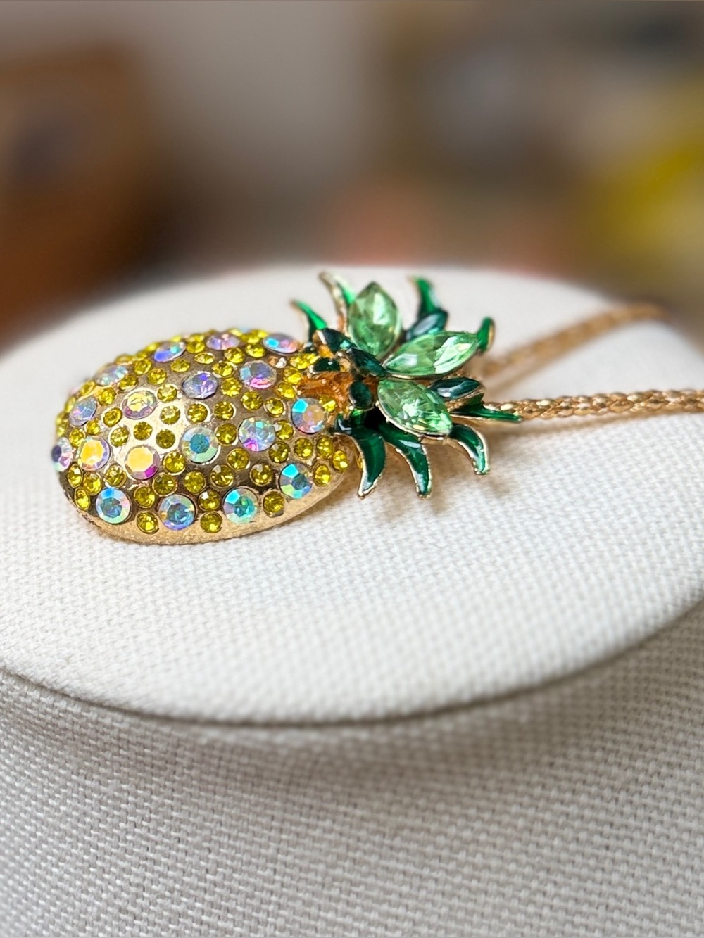 NWT BETSEY JOHNSON PINEAPPLE CRYSTAL RHINESTONE PENDANT / Pin LONG GOLD CHAIN